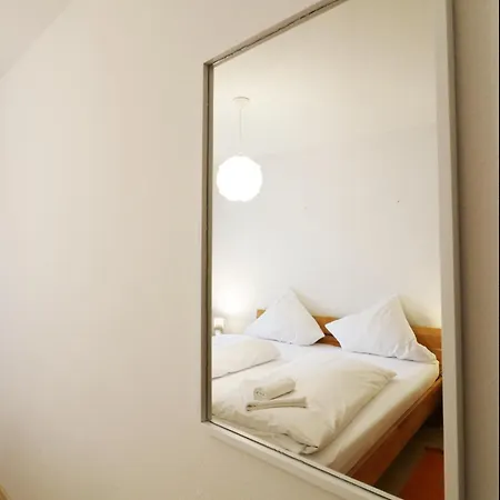 2 Mit Pool Im Haus *