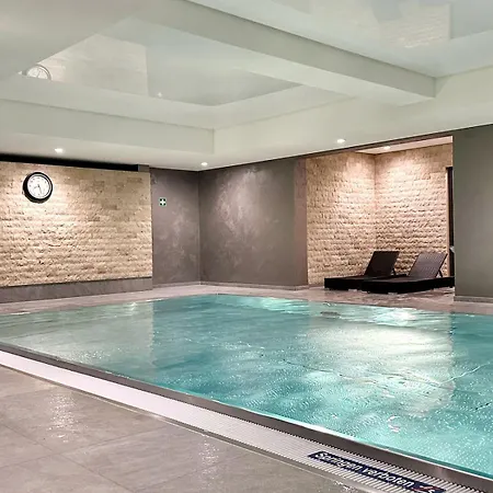 2 Mit Pool Im Haus Daire